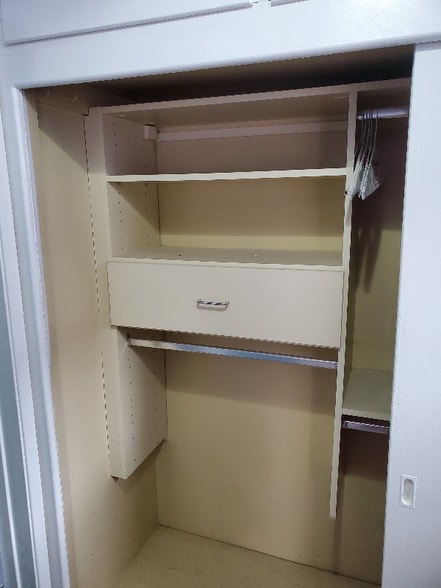 Building Photo - 617 Cedar Ave