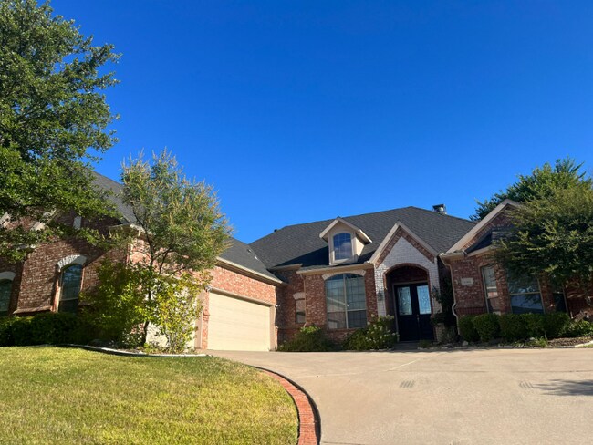 Building Photo - 1011 Drake Dr