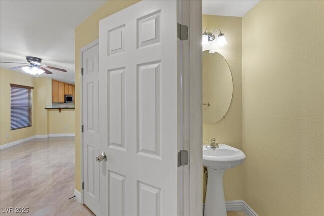 Building Photo - 4748 Golden Shimmer Ave
