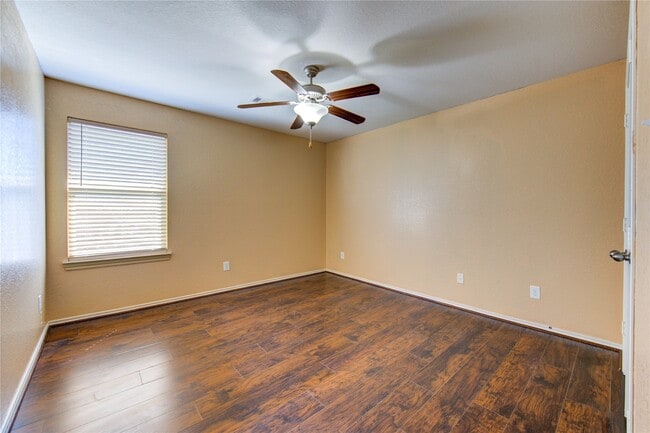 Building Photo - 2002 Collins Rose Ct