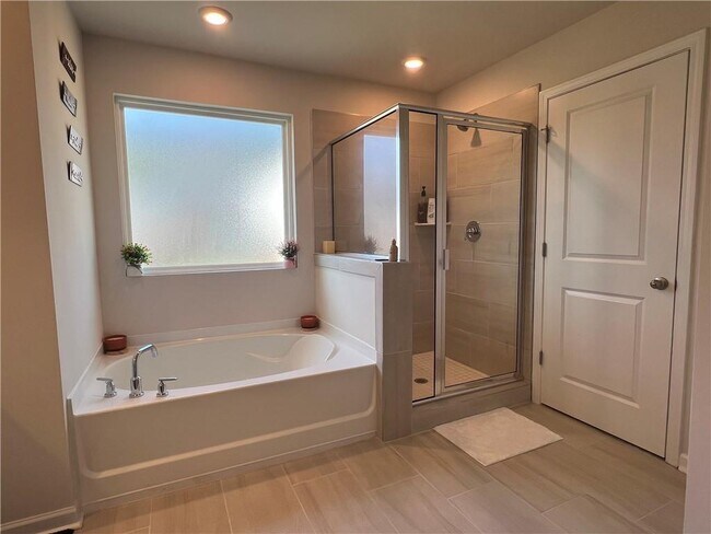 Building Photo - 242 Wells Cir