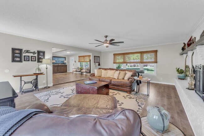 Building Photo - Renovated 3 Bed / 1.5 Bath Home with Open Floor Plan & Two Spacious Living Areas $1,975/mo rent