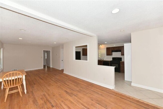 Building Photo - 2246 Whites Mill Rd