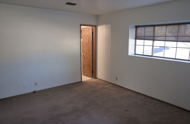 Building Photo - Spacious 3 Bedroom 2 Bathroom in Big Bear ...