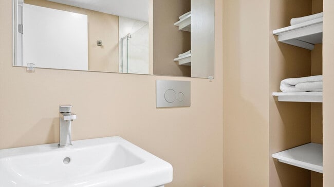 Building Photo - 3901 S Ocean Dr