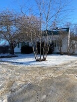 Building Photo - 261 Pond Rd