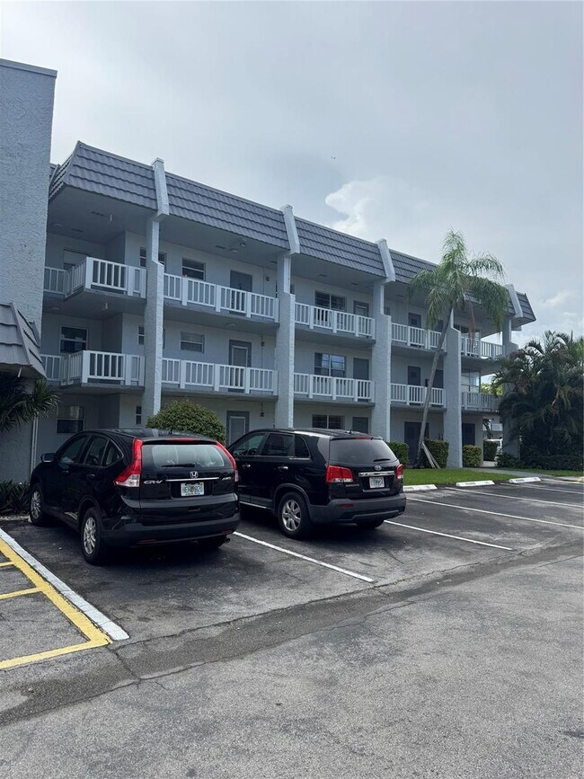 Building Photo - 6550 Royal Palm Blvd