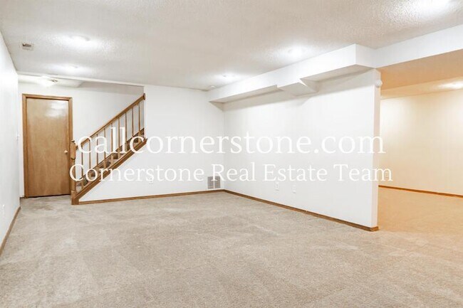 Building Photo - 630 Fernglen Ct