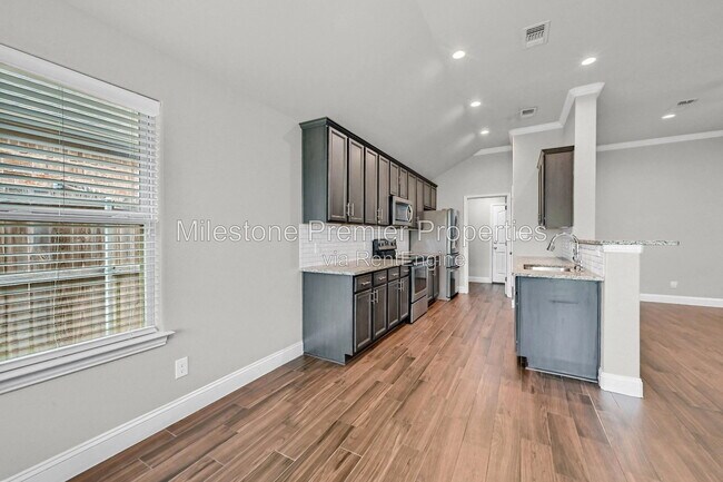 Building Photo - 3418 Ballam St