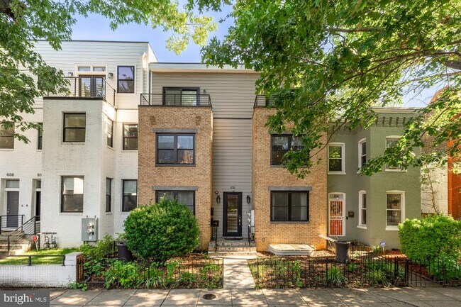 Building Photo - 614 I St NE