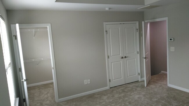 Building Photo - Like New Townhome in Stallings!