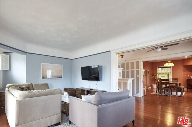 Building Photo - 453 Rialto Ave