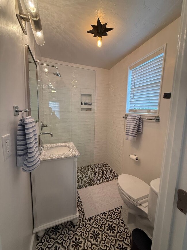 Building Photo - Greenbriar Efficiency