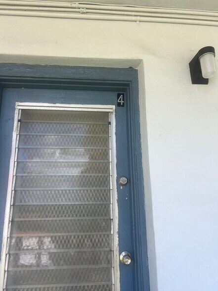 Building Photo - 505 NE 150th St