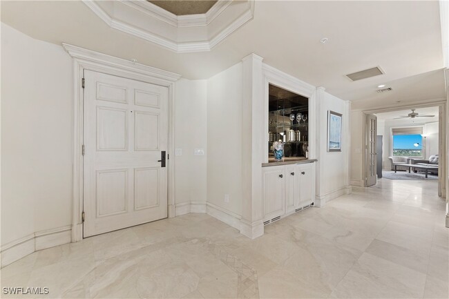 Building Photo - 8473 Bay Colony Dr