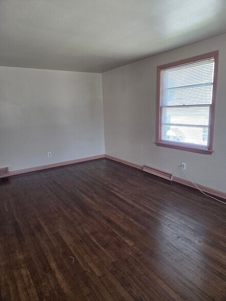 Building Photo - 453 S 72nd St