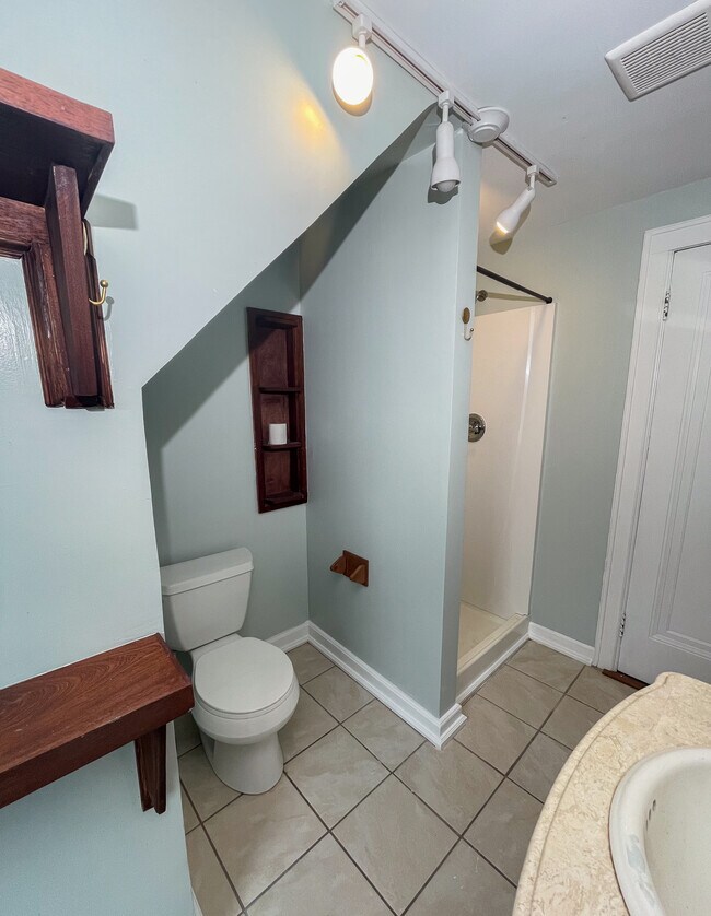 2nd Bathroom attached to 3rd Bedroom - 2842 Ewald Cir