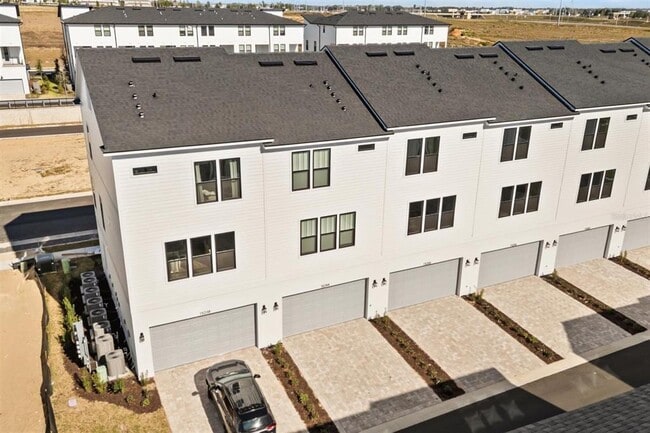 Building Photo - 15244 Groveside Rd