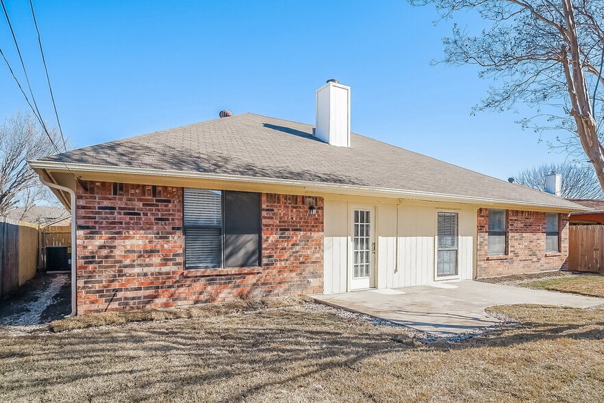 Building Photo - 812 Ironsides Ln