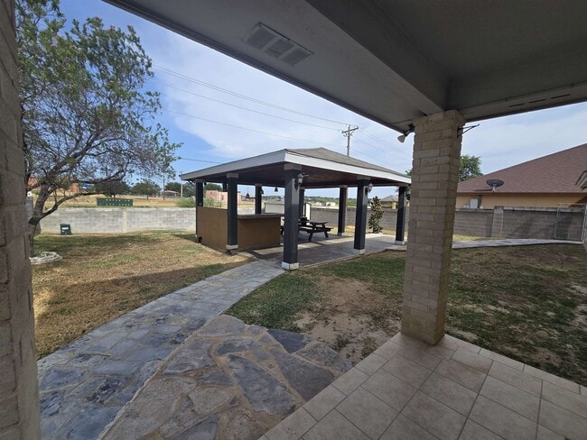 Building Photo - 9819 Sweetwind Dr