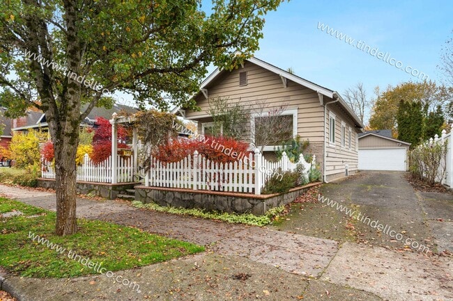 Building Photo - Beautiful North Portland Home —3- Bedrooms, Garage, Fenced Yard & Bonus Space
