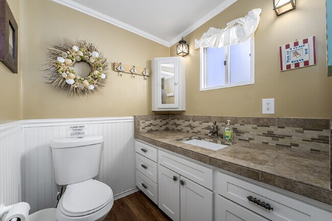 Building Photo - "Charming 4-Bedroom Classic Cottage & Cozy Fireplace in heart of Balboa