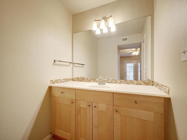 Building Photo - 7685 Northcross Dr