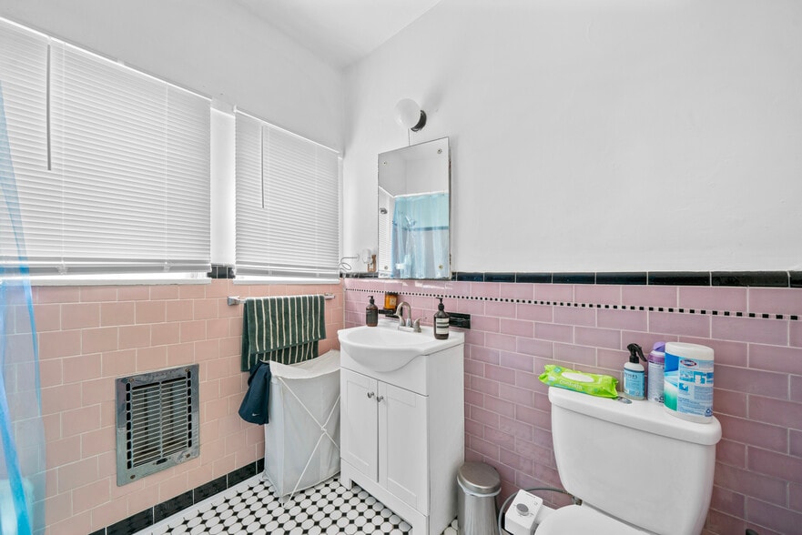 Building Photo - 5173 Pickford St