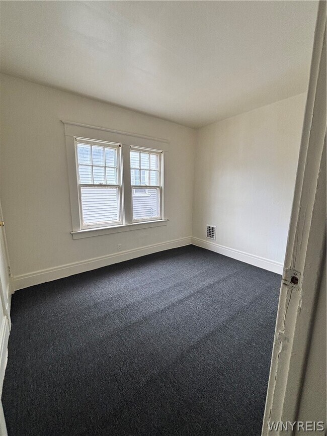 Building Photo - 307 Northland Ave