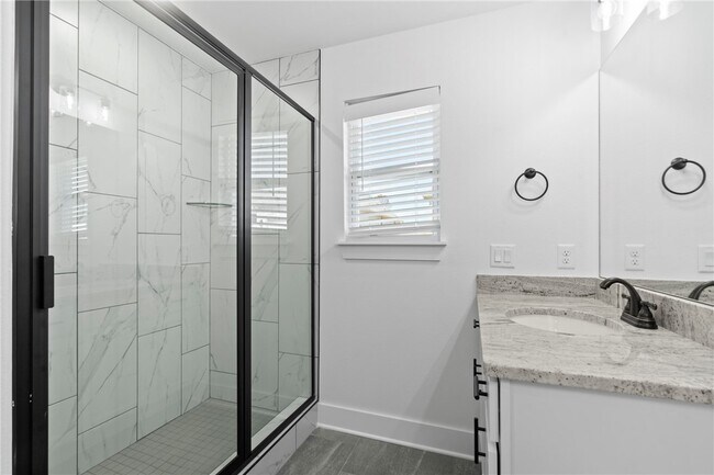 Building Photo - 4206 SW Adams Rd