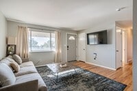 Building Photo - Room in a large shared home, great neighbo...