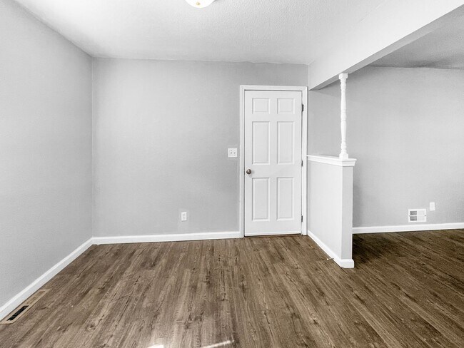 Building Photo - Coming Soon! 3 BR/2.5BA | Newly Renovated Single Family Home |  Fenced backyard | In Raytown!