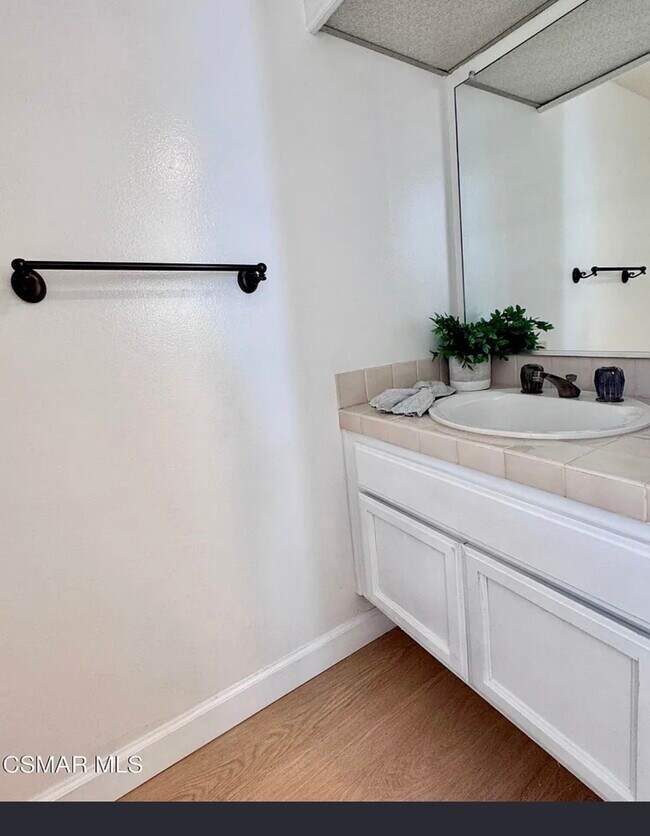 Building Photo - 5714 Skyview Way