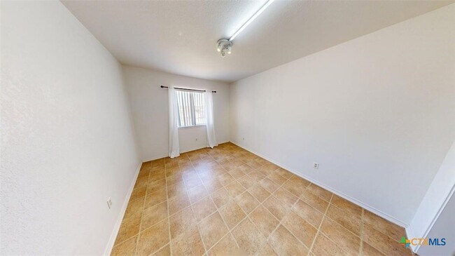 Building Photo - 411 Tomahawk Dr