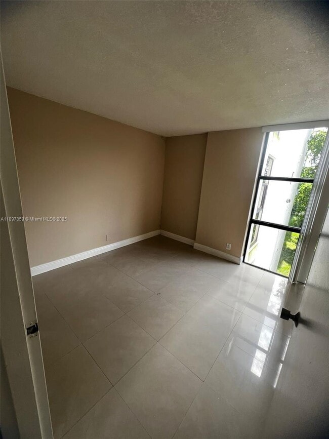 Building Photo - 17021 N Bay Rd
