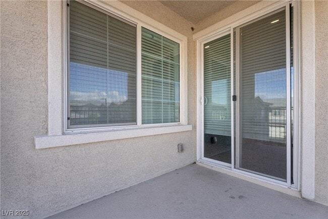 Building Photo - 5730 Sky Pointe Dr