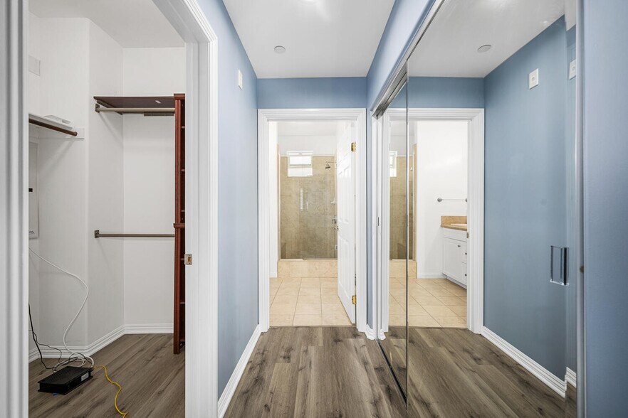 Building Photo - 7403 S Sepulveda Blvd