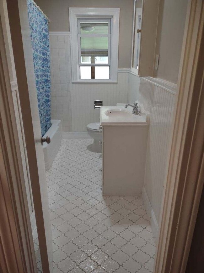 Building Photo - 2 miles from the University of Alabama (4 ...