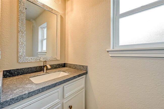 Building Photo - 3615 Highfalls Dr