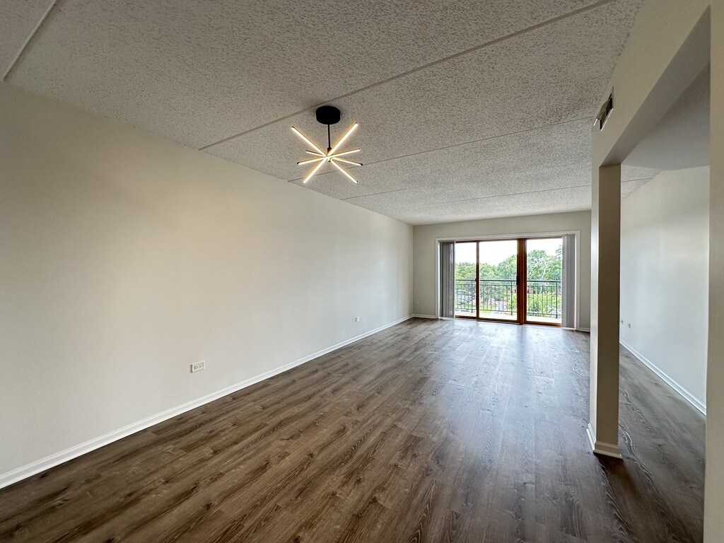 Building Photo - 5555 N Cumberland Ave