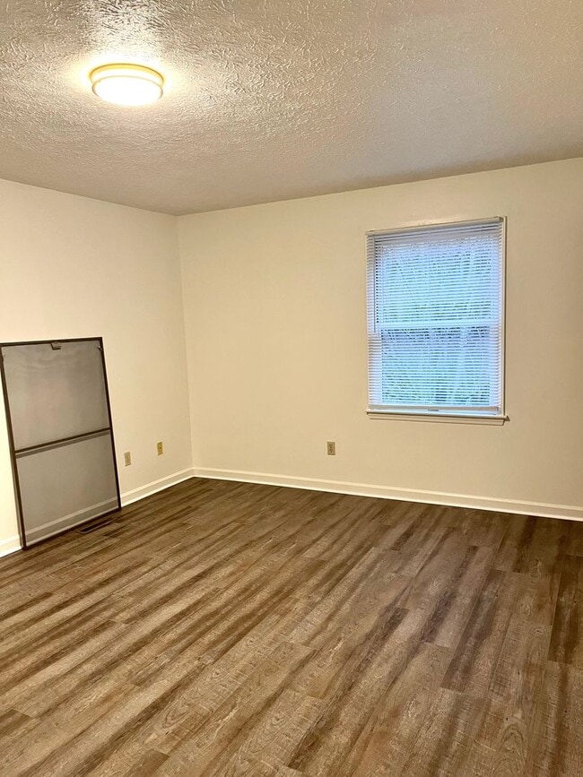 Building Photo - Renovated Home Near Virginia Tech