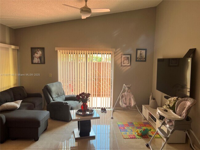 Building Photo - 6631 SW 137th Ct