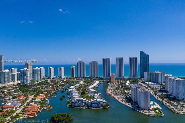 Building Photo - 440 Poinciana Island Dr