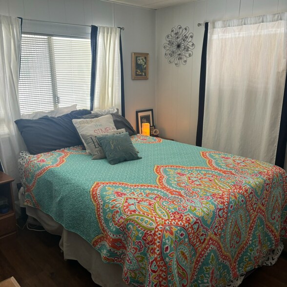 Building Photo - 800 W Apache Trail