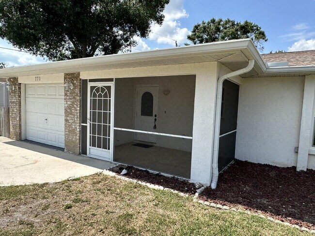 Building Photo - Updated 2 Bedroom, 2 Bathroom Home with St...