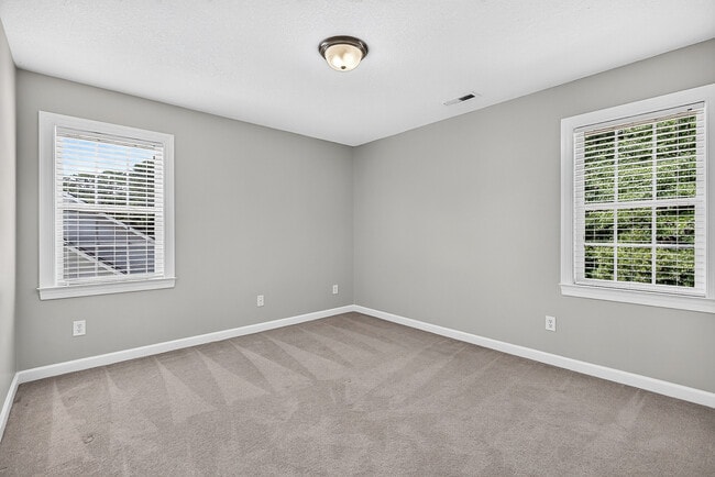 Building Photo - 217 Stagecoach Dr
