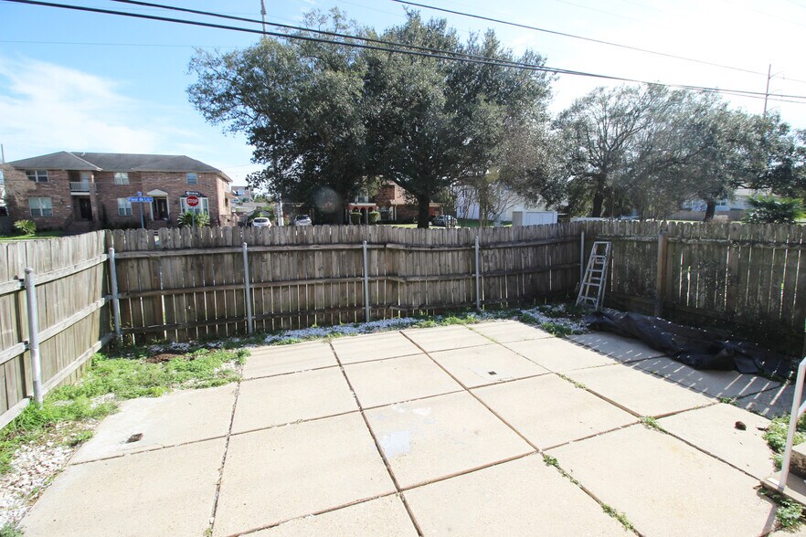 Building Photo - 300 33rd St