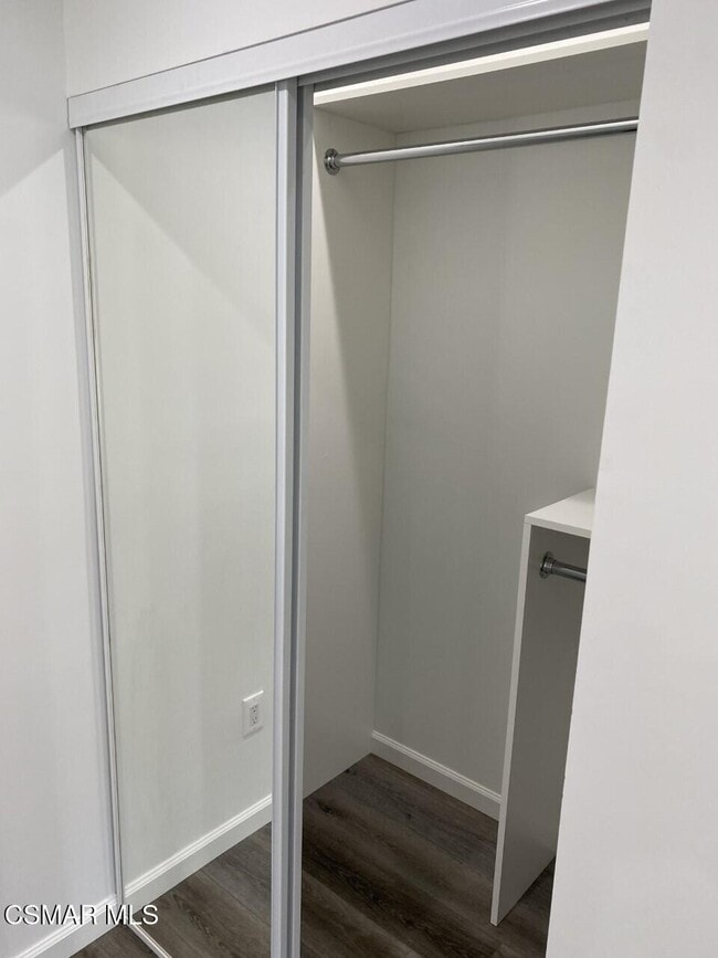 Building Photo - 845 La Grange Ave