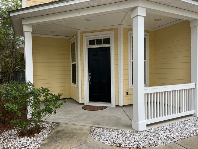 Building Photo - FURNISHED Three Bedroom Wellstone Model Home