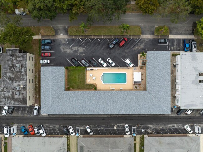 Building Photo - 3525 Tyler St